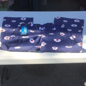 Juniors show off pants